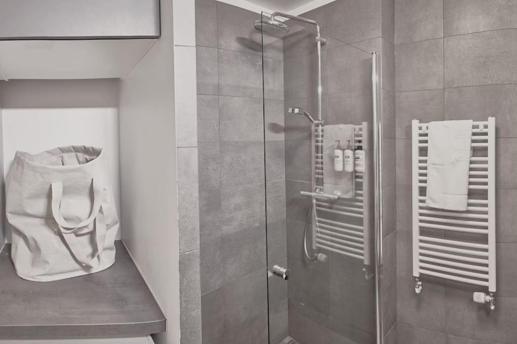 Norr, Mount View Apartment, Center *